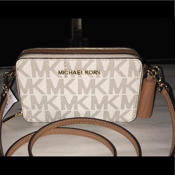 Michael Kors Handbags - Michael Kors Jet Set Travel Phone Crossbody Wallet